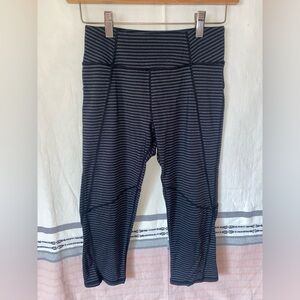 XS Black//Grey Capri Leggings